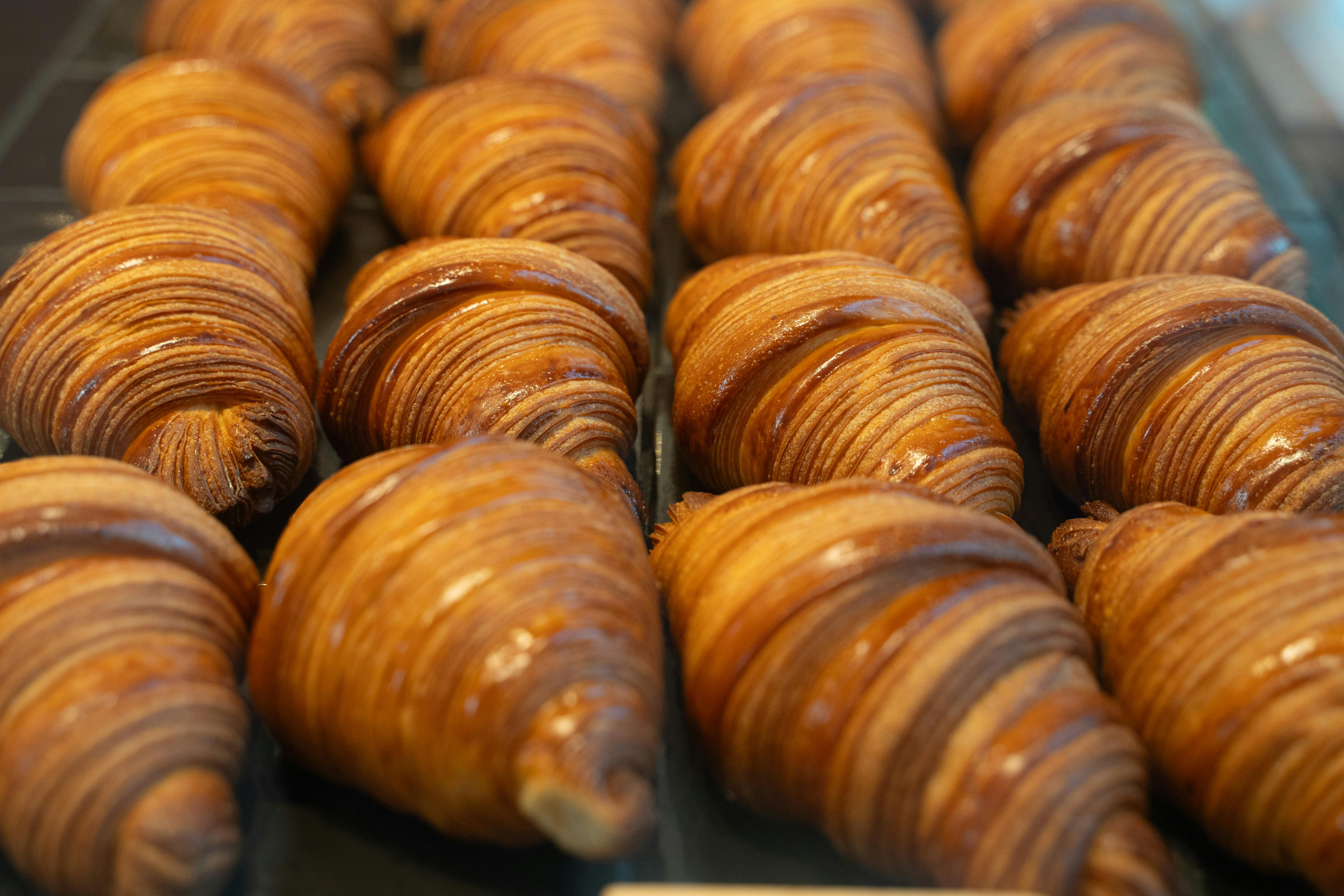 croissant pur beurre artisanal boulangerie Agen — feuilleté doré